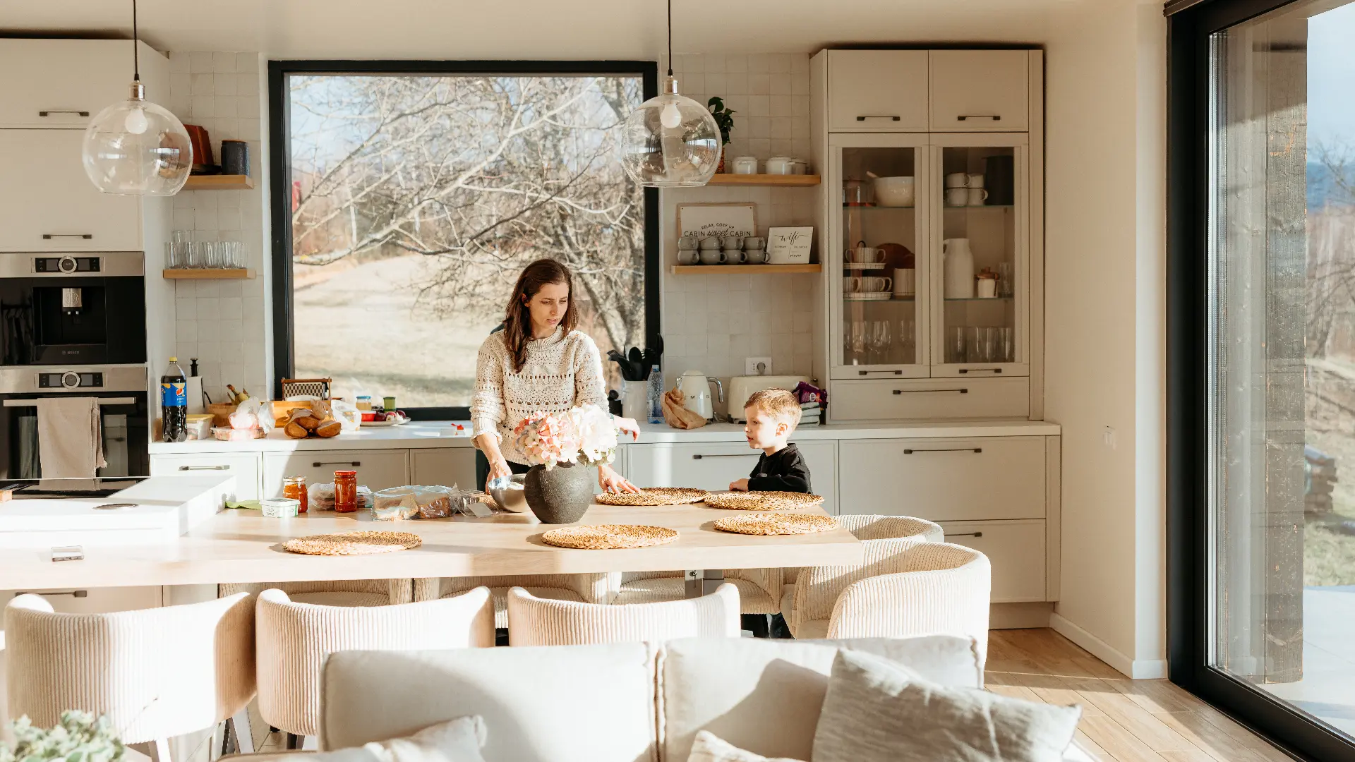 <h3>Discover Your <span style="color: rgb(220, 252, 8);">Comfortable</span> &amp; Flexible Living House</h3>
<p>youf fefwwfwf</p>